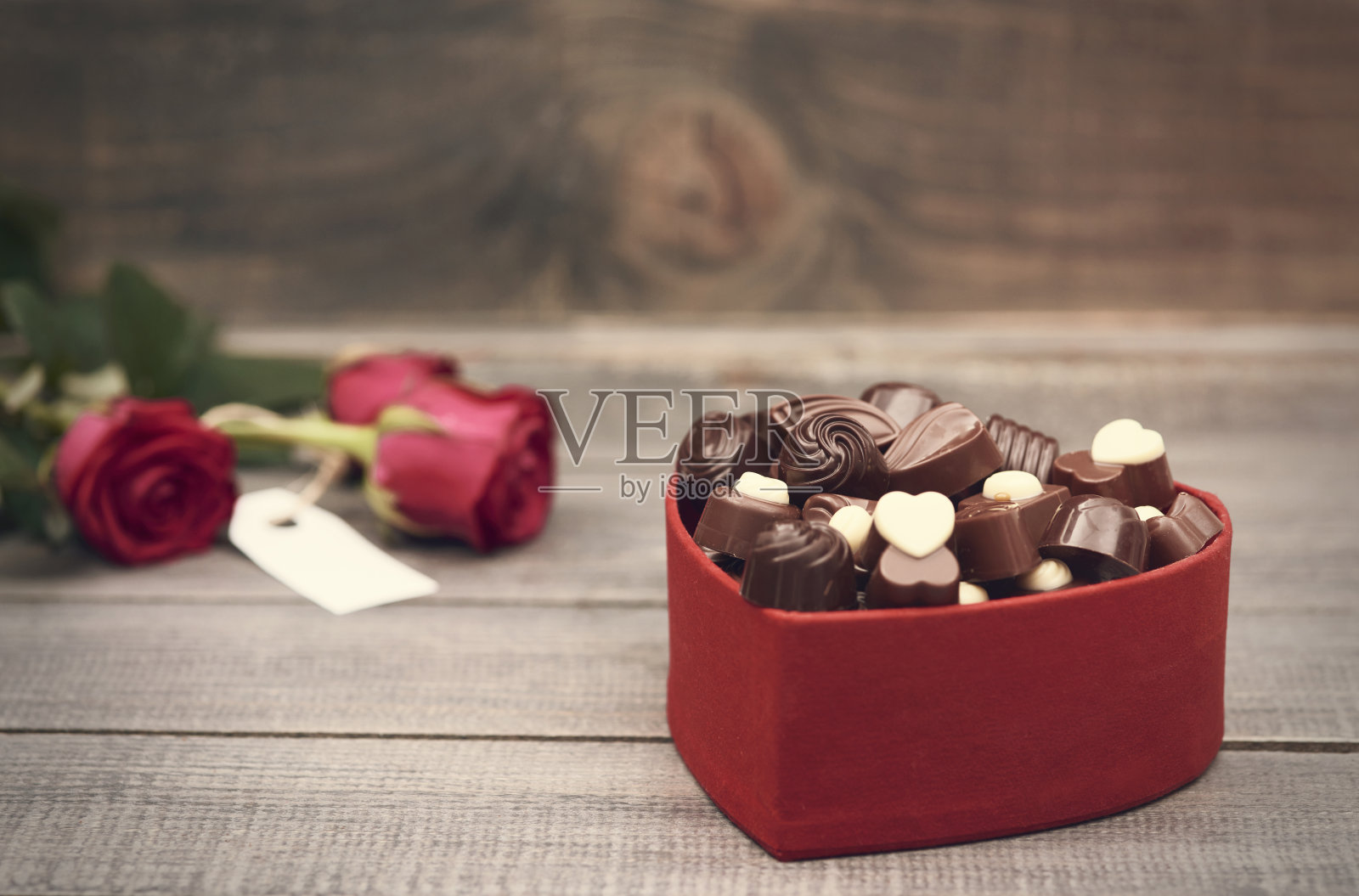 巧克力盒子在前景照片摄影图片