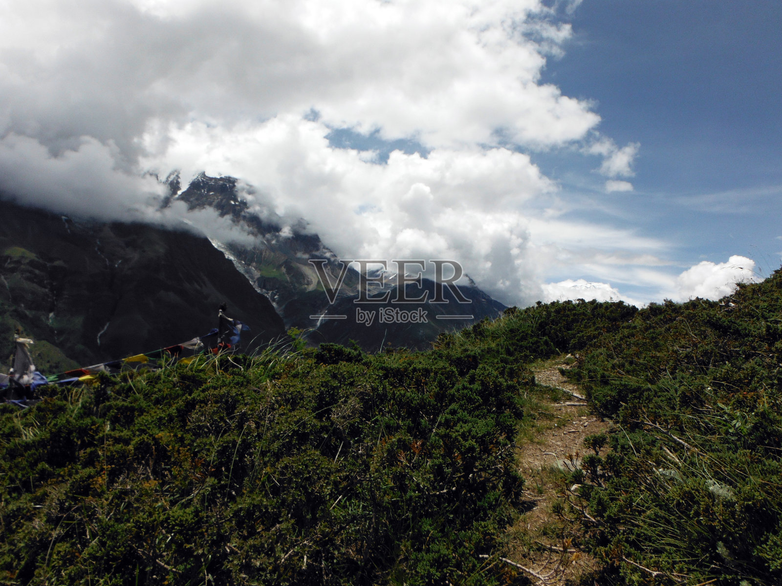青山与迷雾喜马拉雅峰照片摄影图片