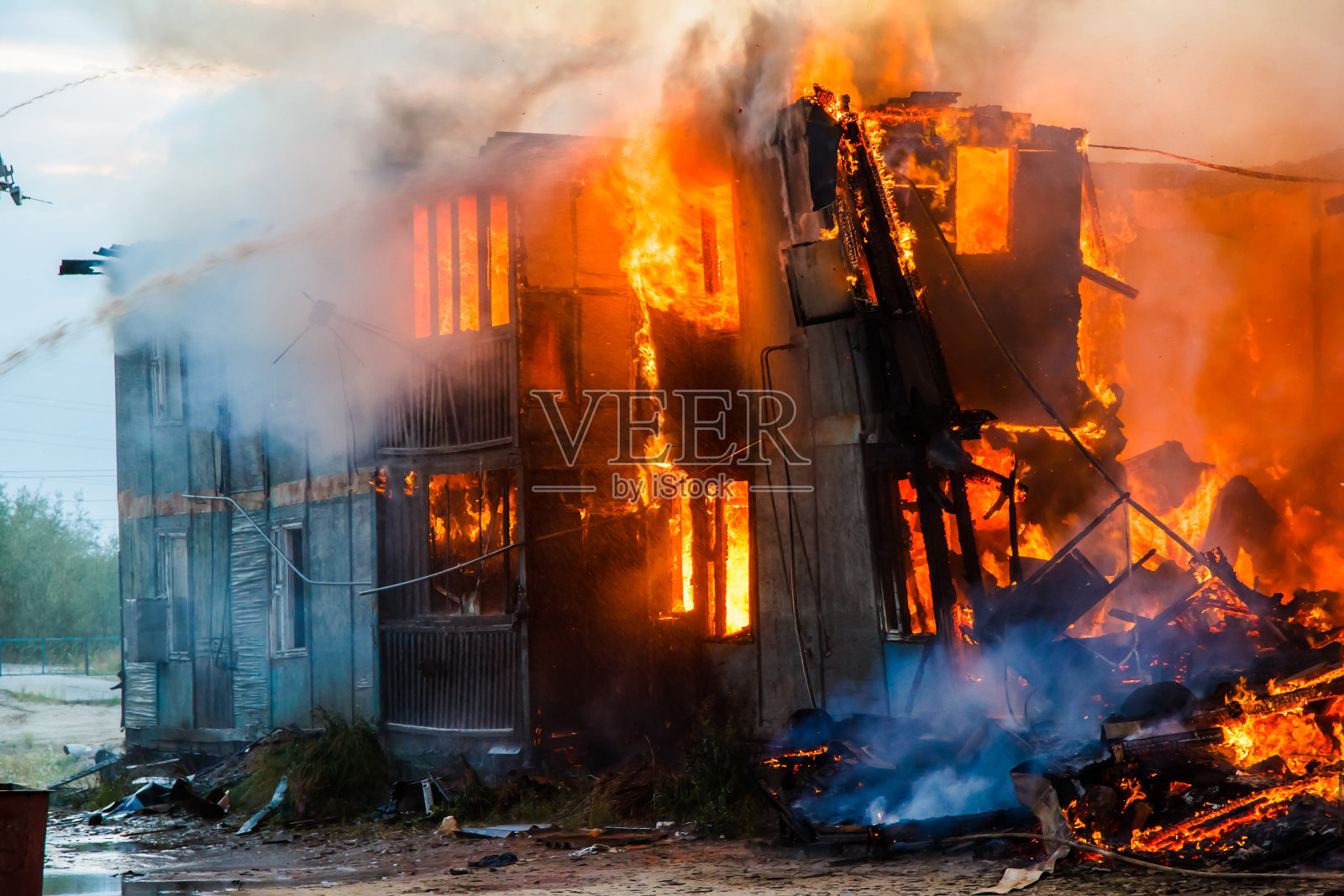 燃烧的房子照片摄影图片