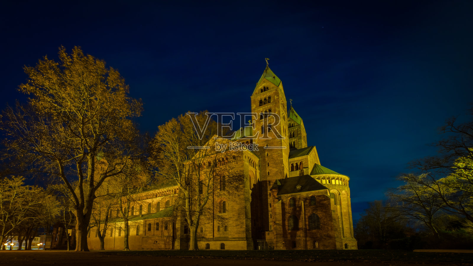 联合国教科文组织世界遗产施佩尔大教堂夜间，德国照片摄影图片