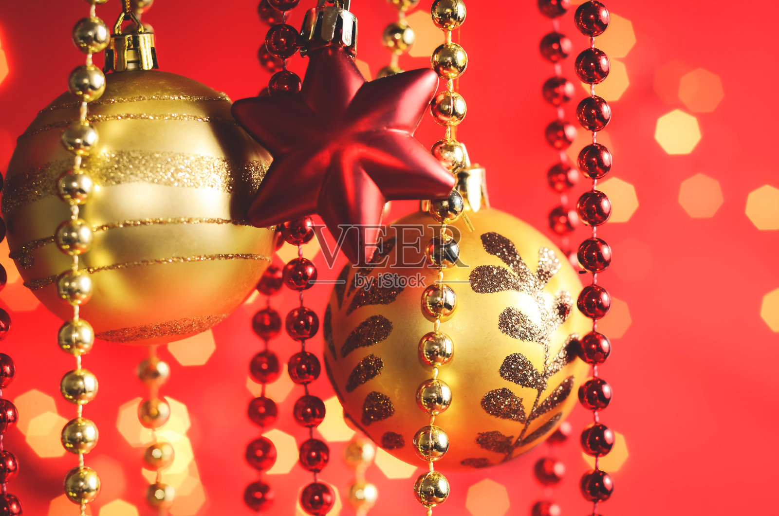 红色和金色的圣诞装饰照片摄影图片