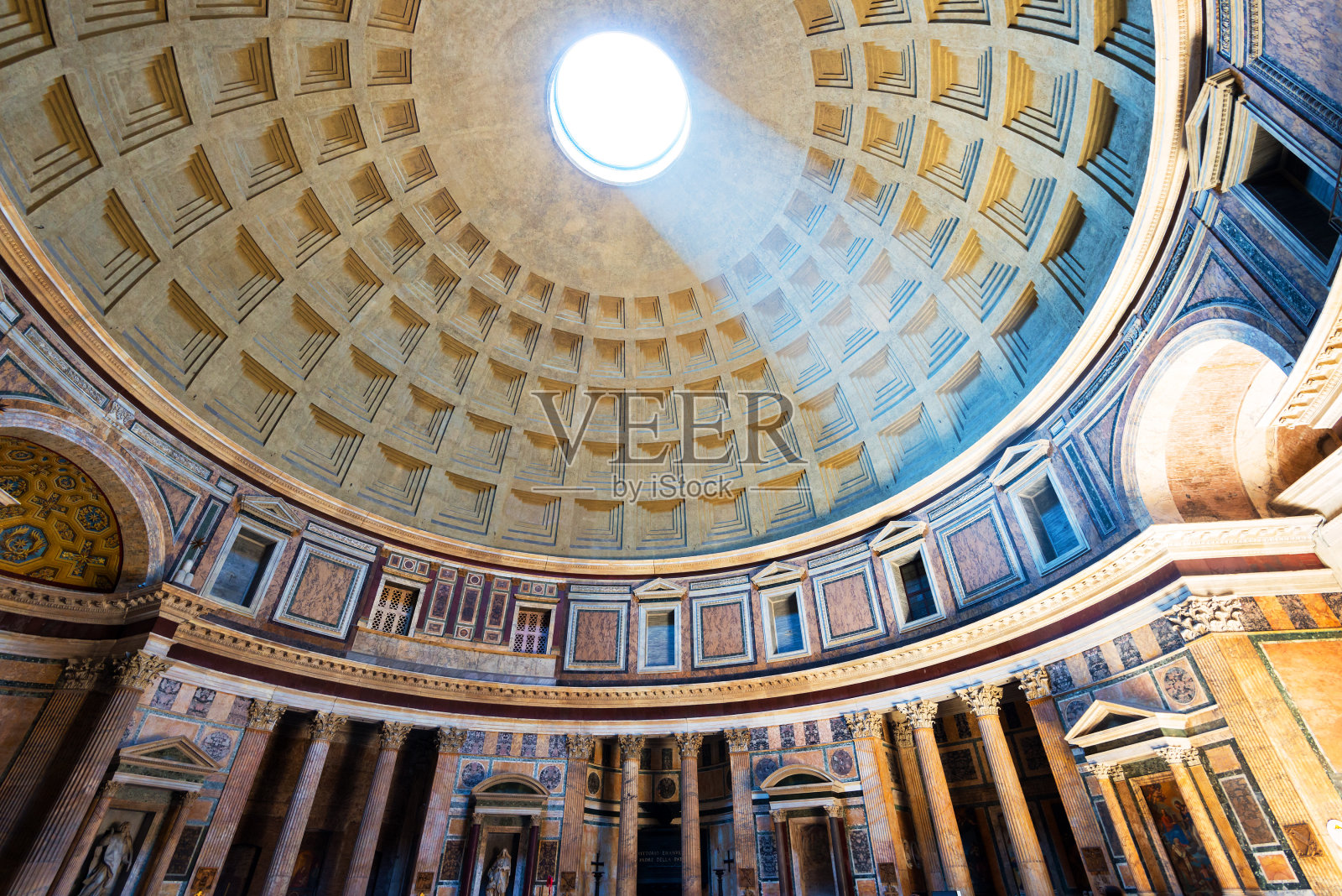 罗马万神殿内部有著名的光线照片摄影图片