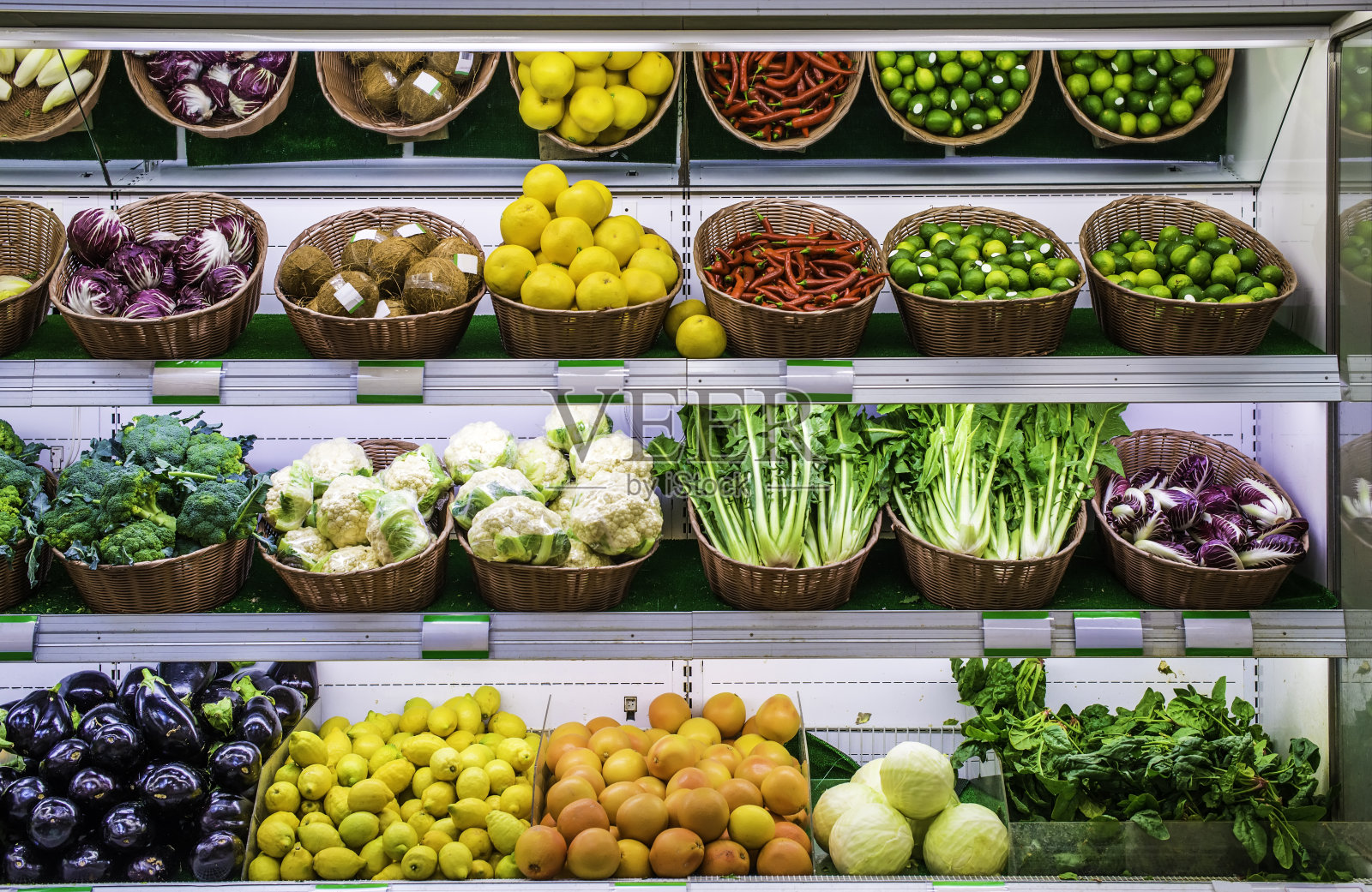 超市里的水果和蔬菜照片摄影图片