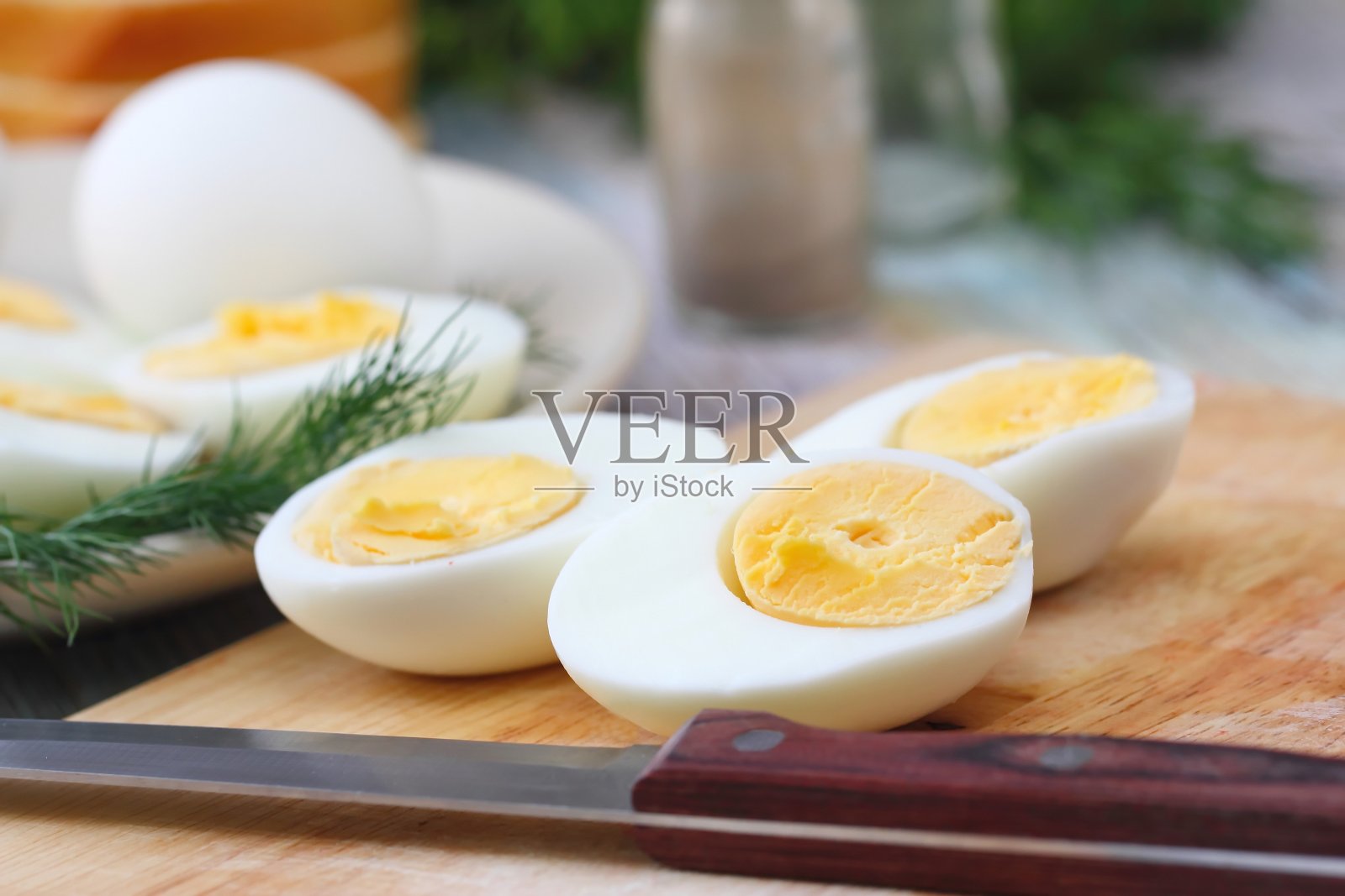 煮鸡蛋做沙拉照片摄影图片