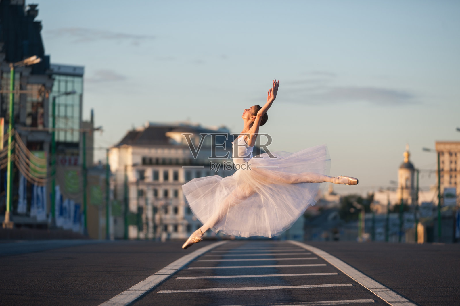 莫斯科市中心的芭蕾舞演员照片摄影图片