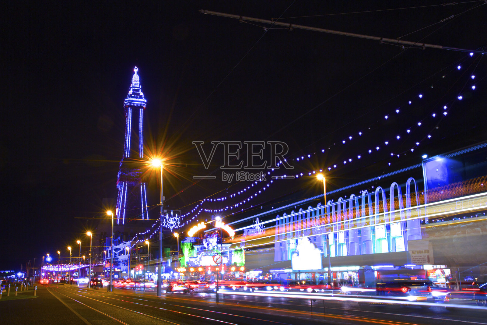 Blackpool Tower和Golden Mile lights at night照片摄影图片