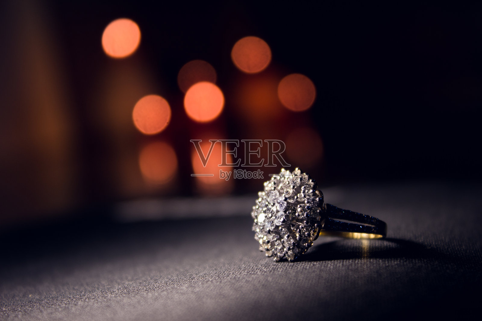钻石结婚戒指照片摄影图片