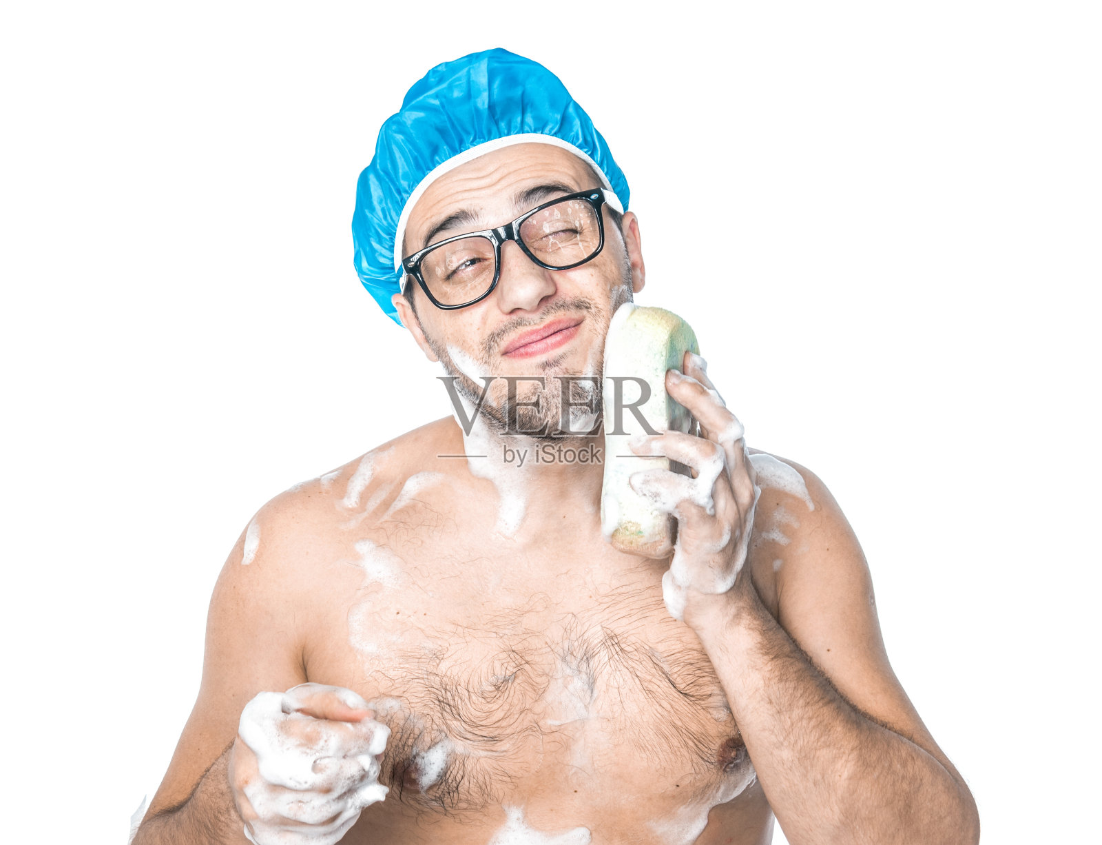 在浴室里洗澡的男人照片摄影图片