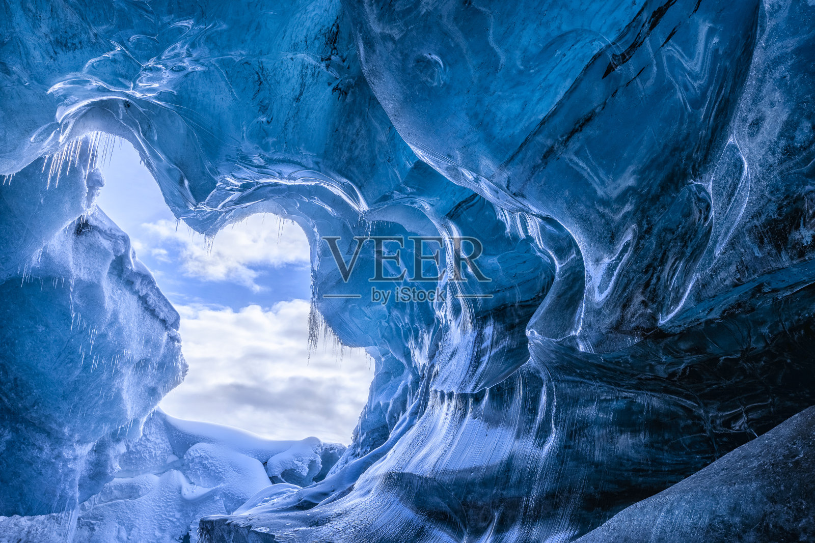神奇的冰川洞穴照片摄影图片