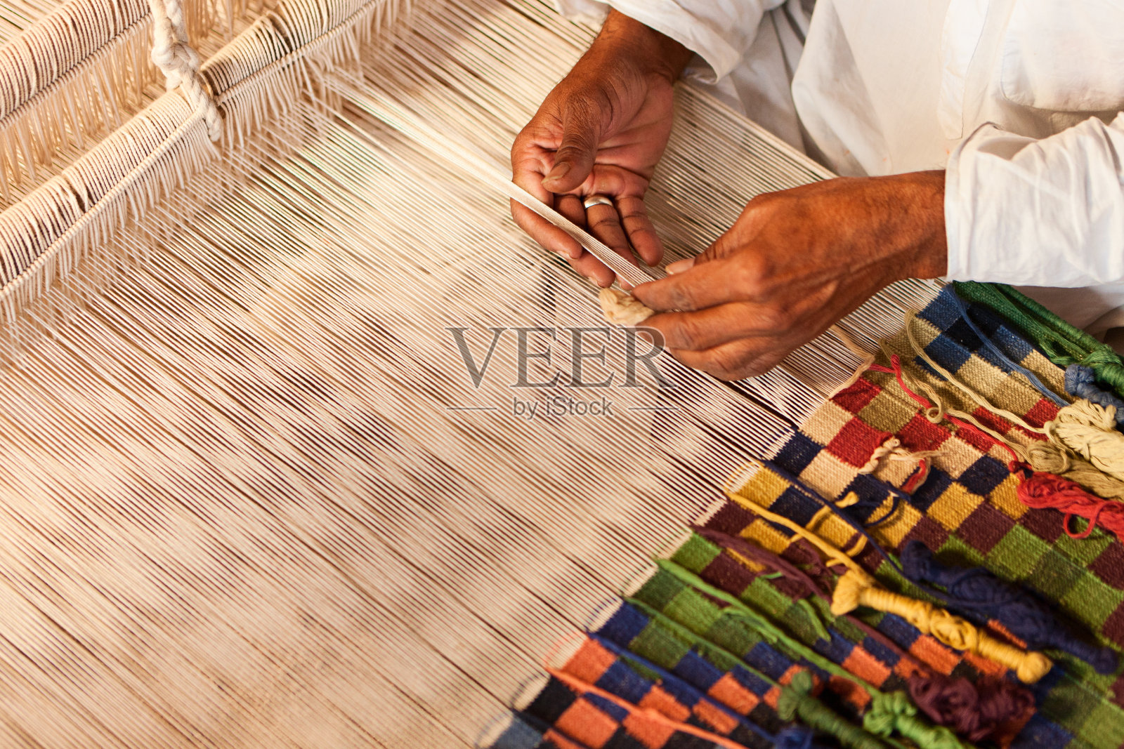 印度人编织纺织品(durry)。Salawas村庄。拉贾斯坦邦。照片摄影图片