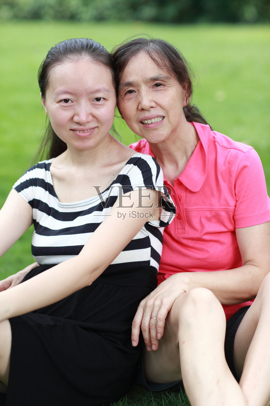 幸福的亚洲家庭照片摄影图片