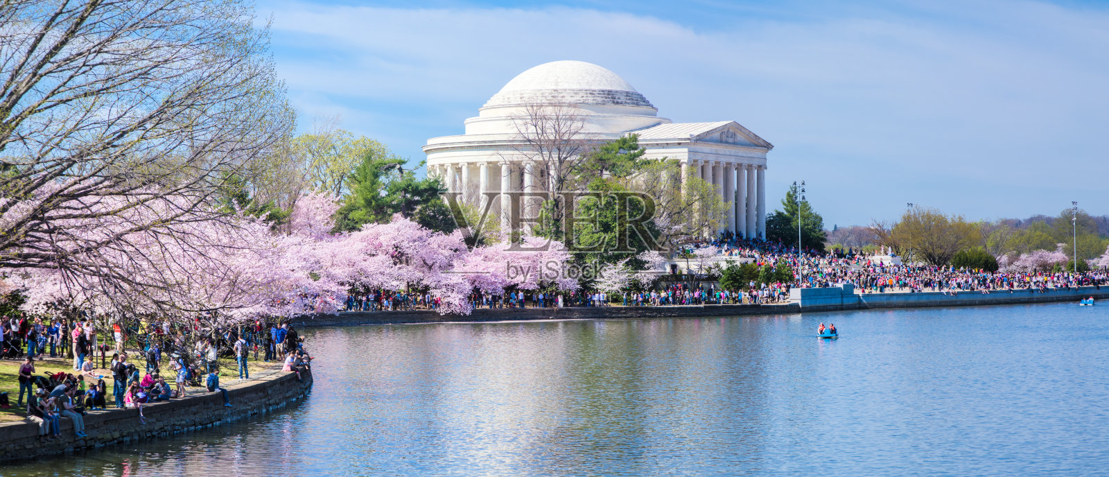 杰弗逊纪念堂和人群，樱花节在潮汐盆地照片摄影图片