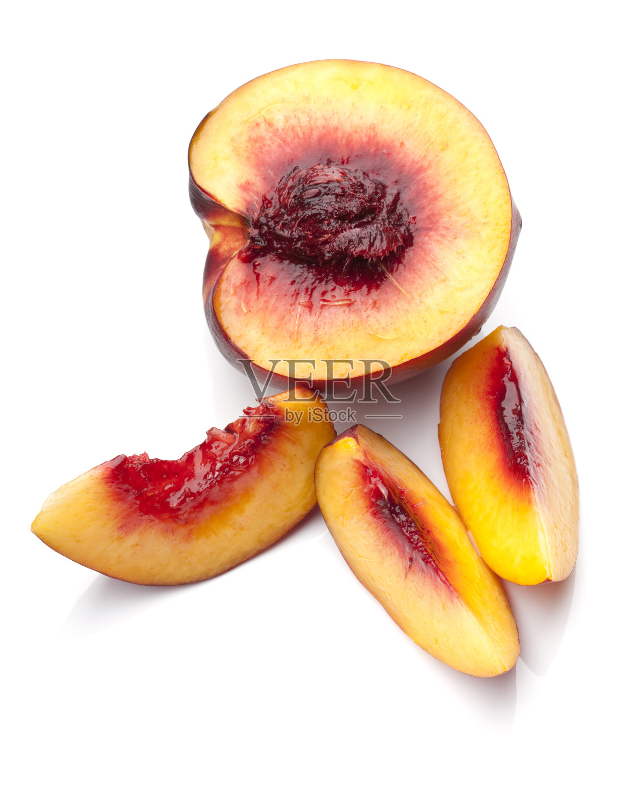 新鲜油桃水果一半和切片照片摄影图片