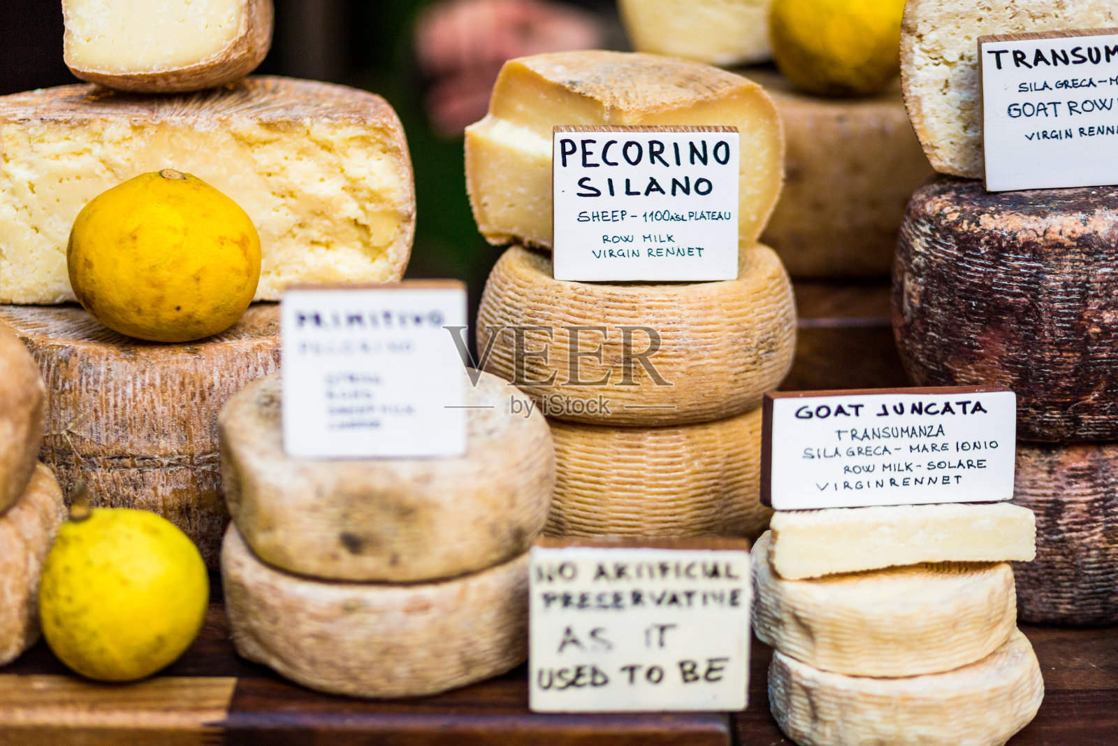 伦敦博罗市场出售的精选奶酪照片摄影图片