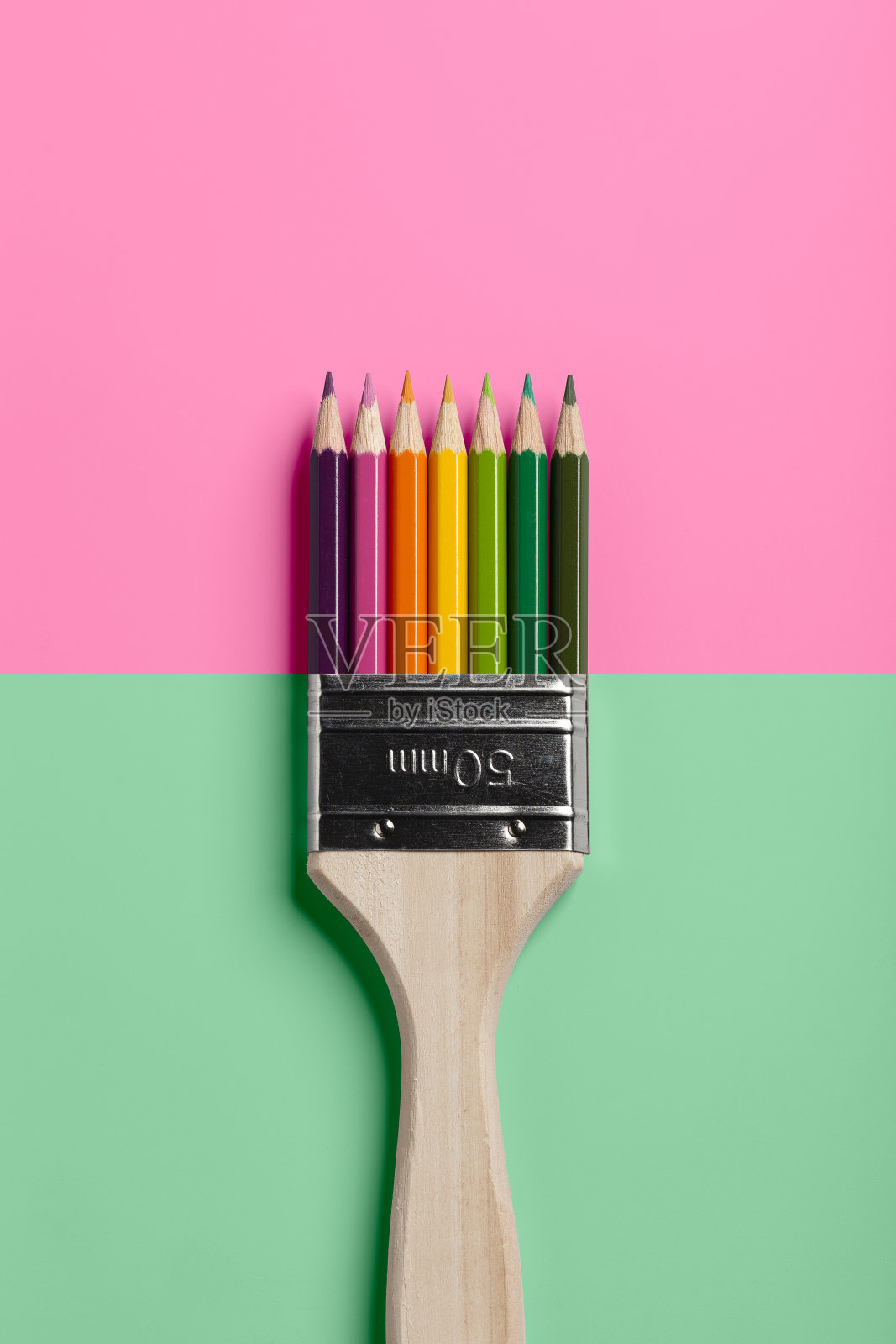 彩色铅笔画笔-粉红色的绿色照片摄影图片