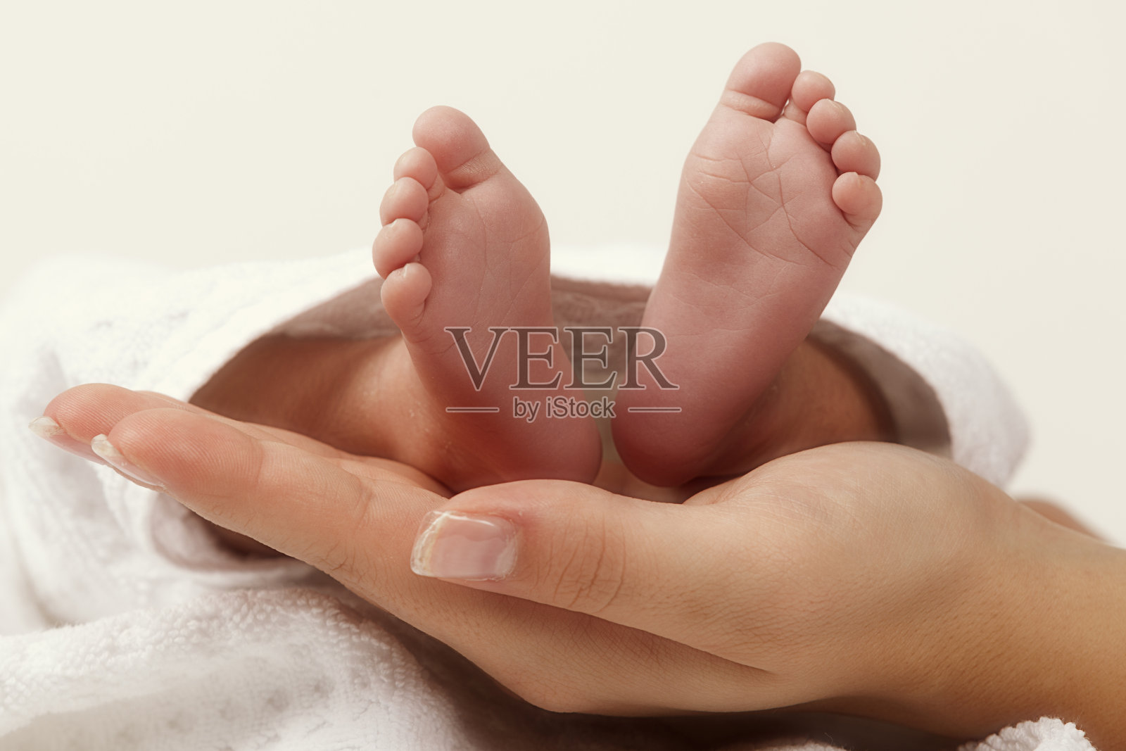 新生婴儿的脚照片摄影图片