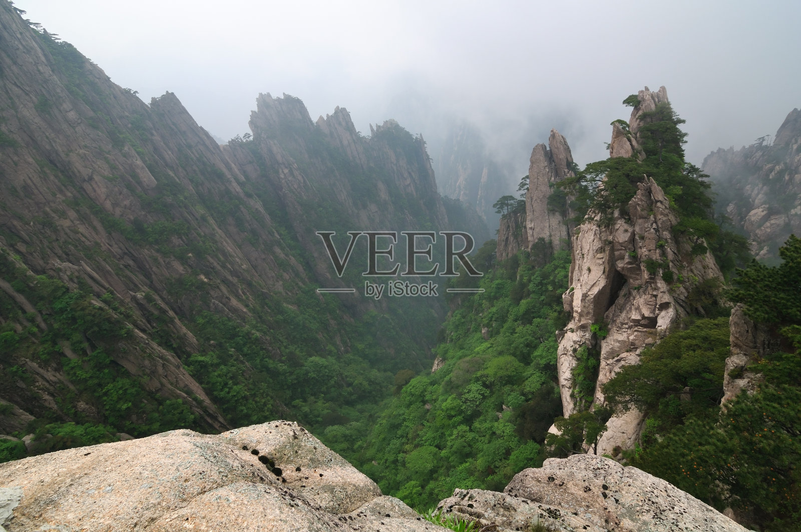 黄山的岩石景观照片摄影图片