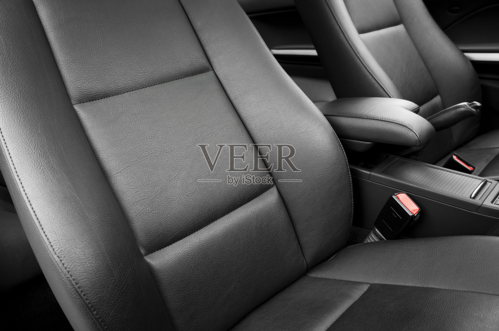纯黑色真皮汽车座椅在一辆新车照片摄影图片