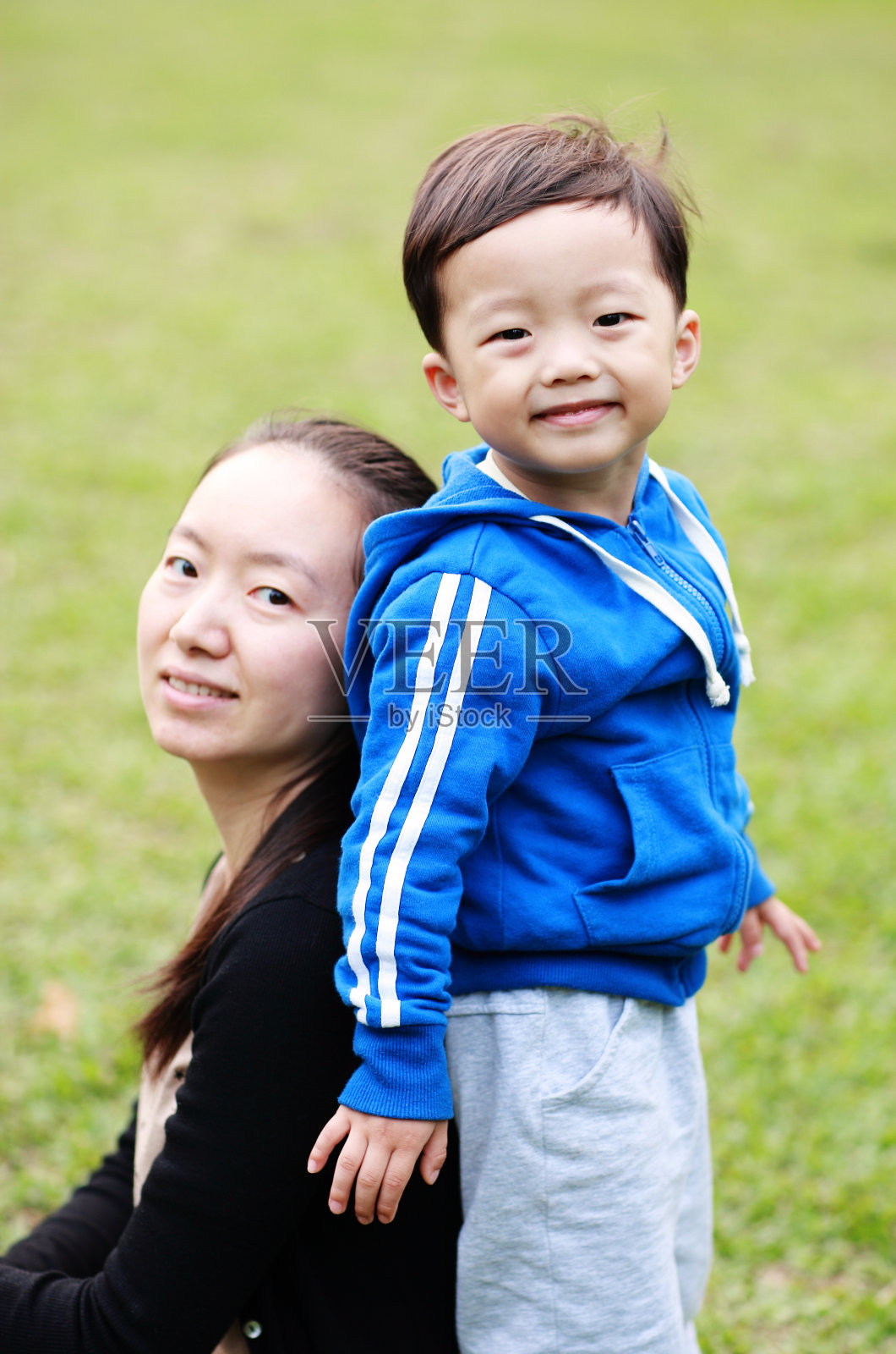 亚洲母亲和儿子快乐照片摄影图片