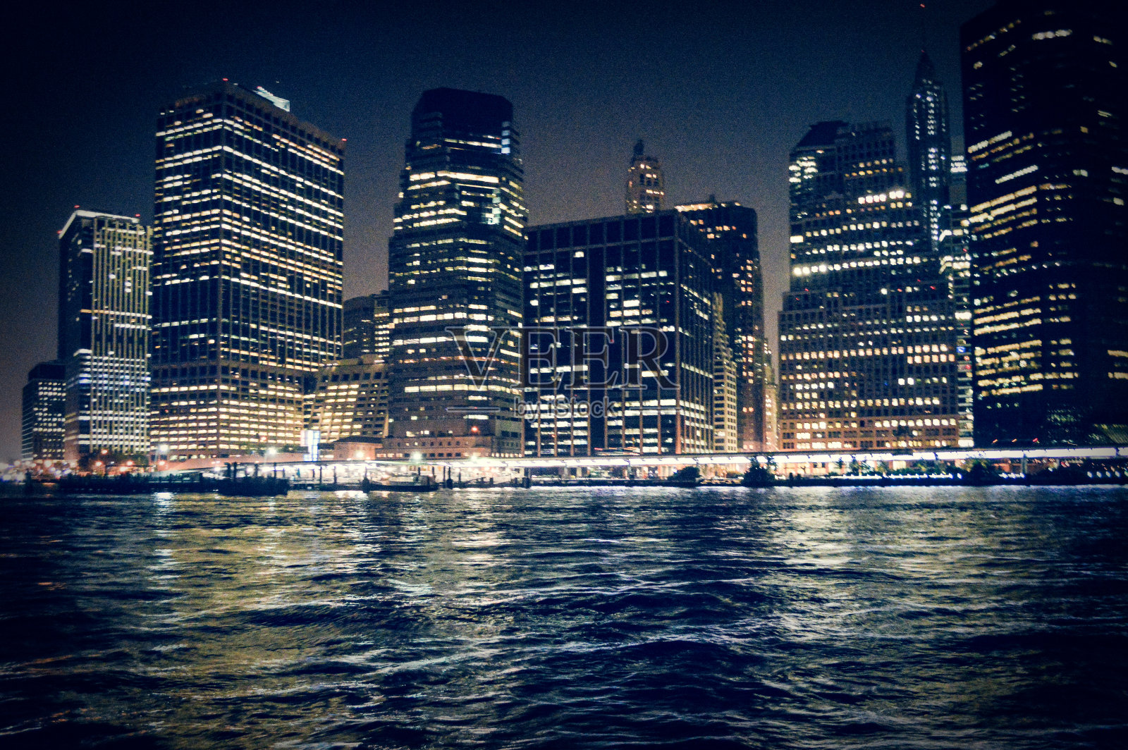 纽约曼哈顿夜晚的天际线照片摄影图片