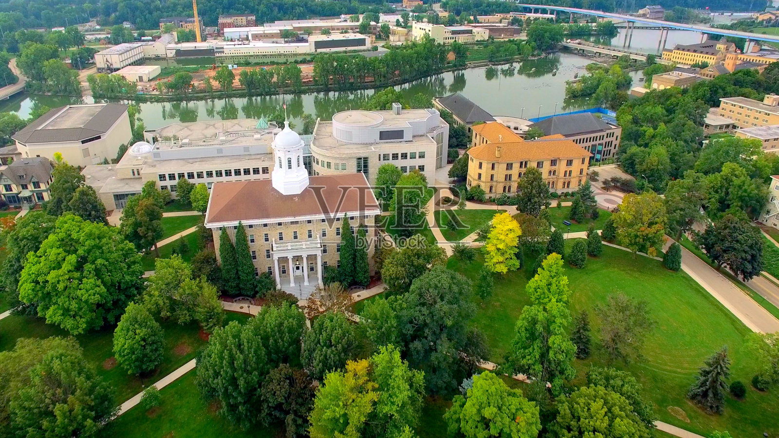鸟瞰图美丽的大学校园照片摄影图片