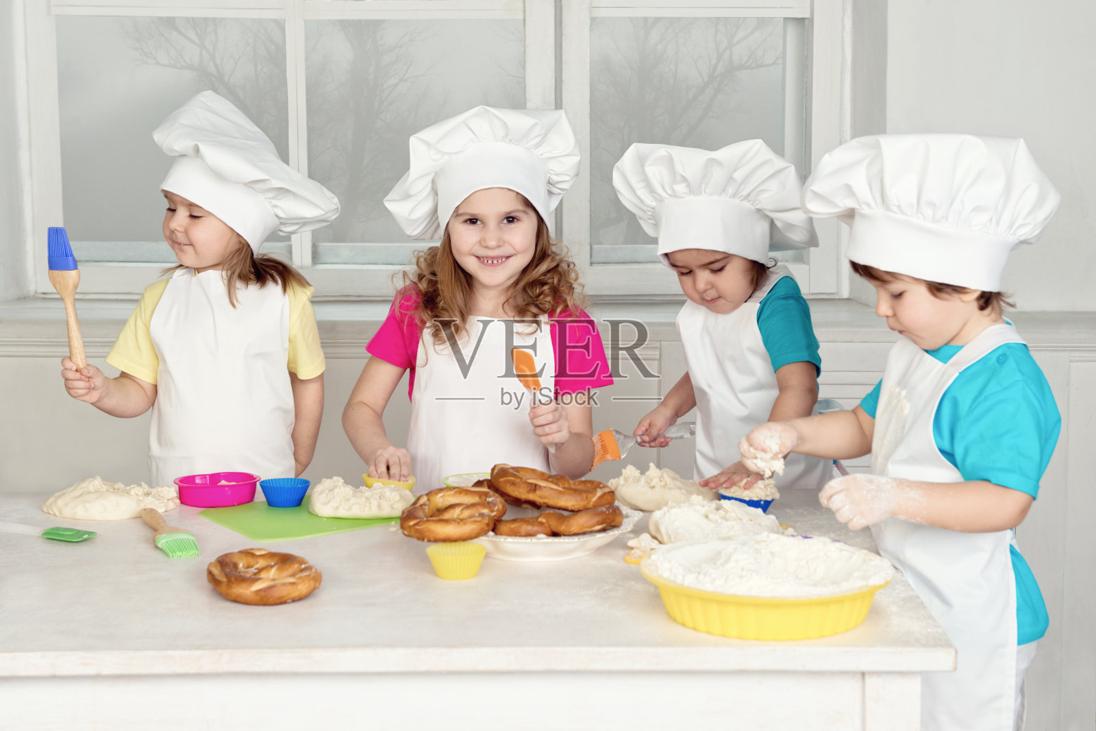 白背景上面包有卷针、面粉和面包的面团的彩色图像 食物和餐点 厨房和烹饪 向量例证 - 插画 包括有 例证, 烹调: 164287150