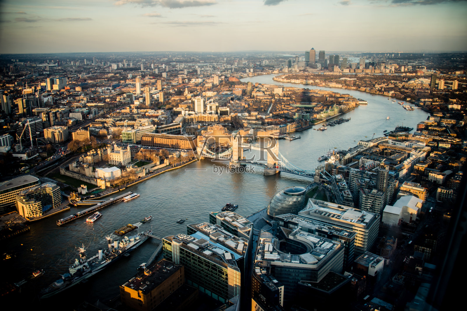鸟瞰图的伦敦在日落照片摄影图片