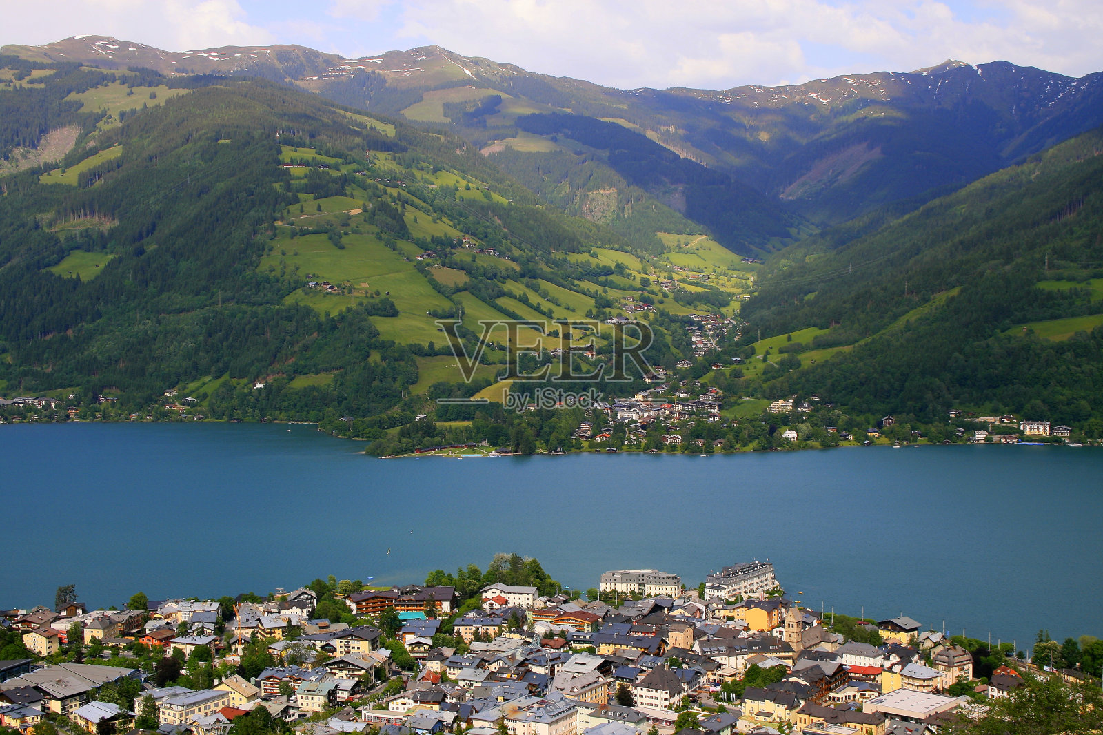 上面的泽勒湖-泽尔am See和山脉景观鸟瞰图，泰洛风景在奥地利萨尔茨堡土地，奥地利照片摄影图片