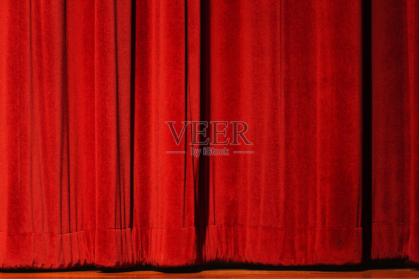 为活动或表演准备的红色天鹅绒舞台幕照片摄影图片