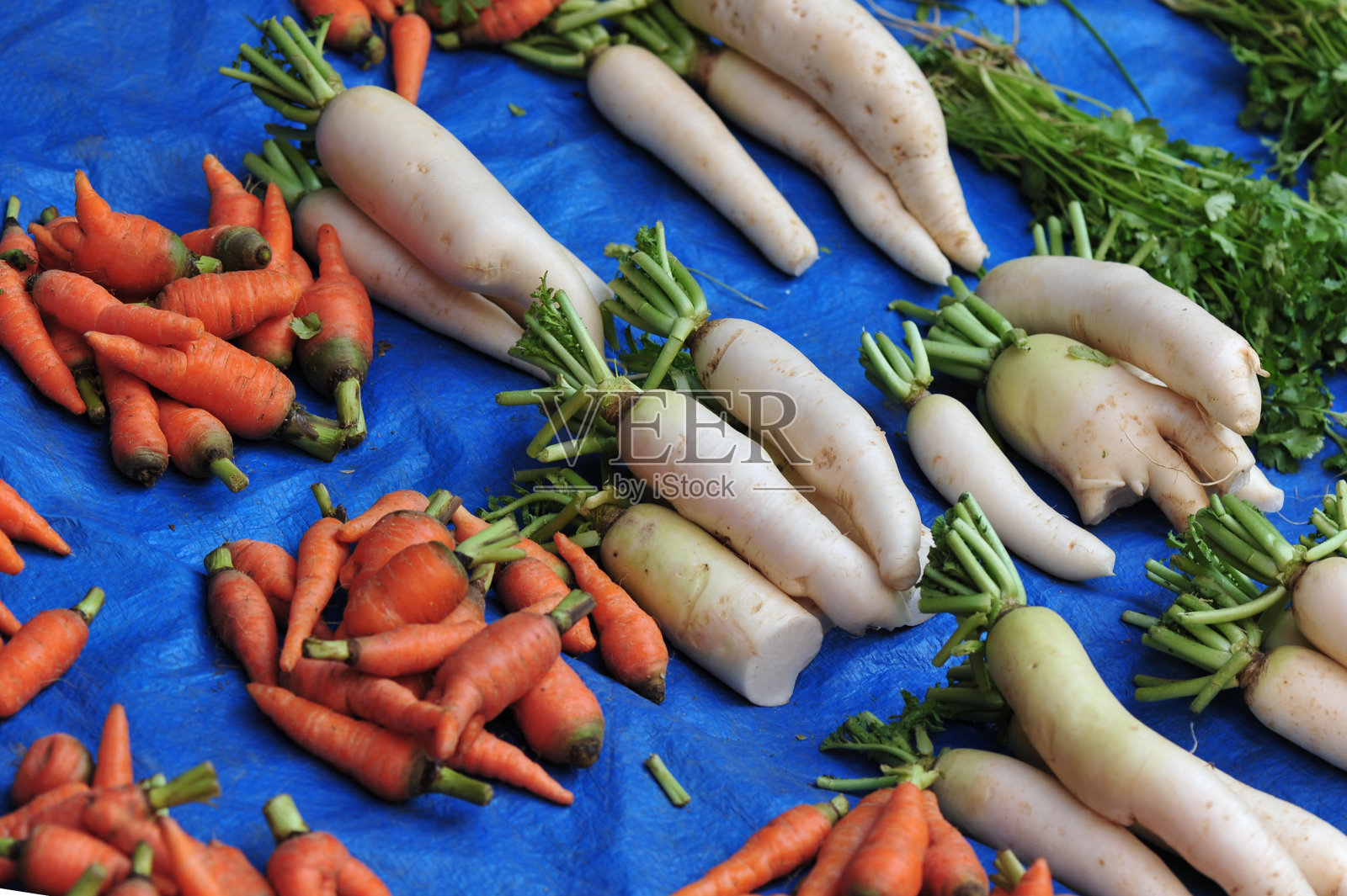 尼泊尔街头商店出售的有机新鲜蔬菜照片摄影图片