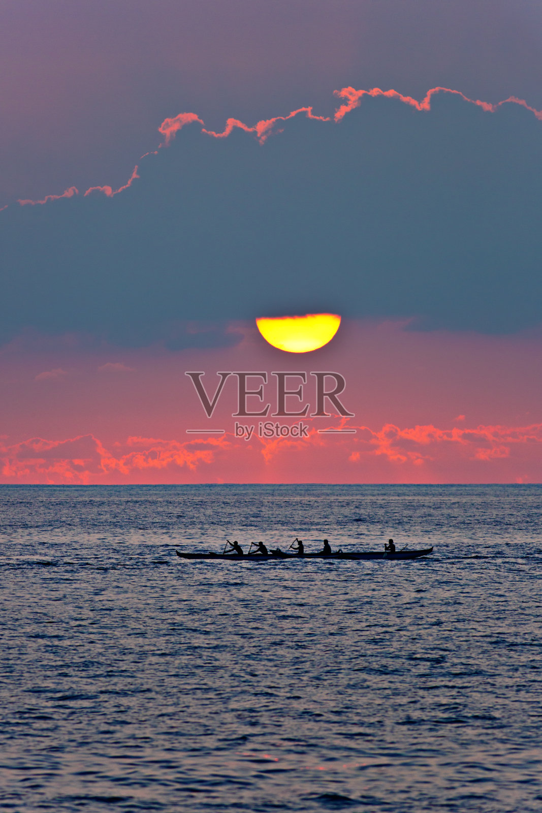 夏威夷凯卢阿-科纳日落的支腿独木舟照片摄影图片