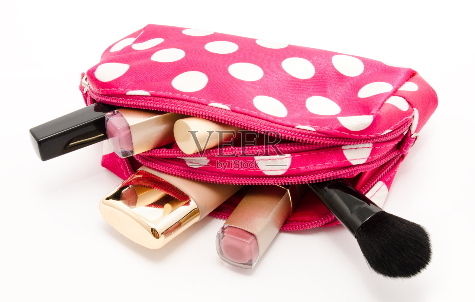 粉色化妆包与化妆品隔离照片摄影图片