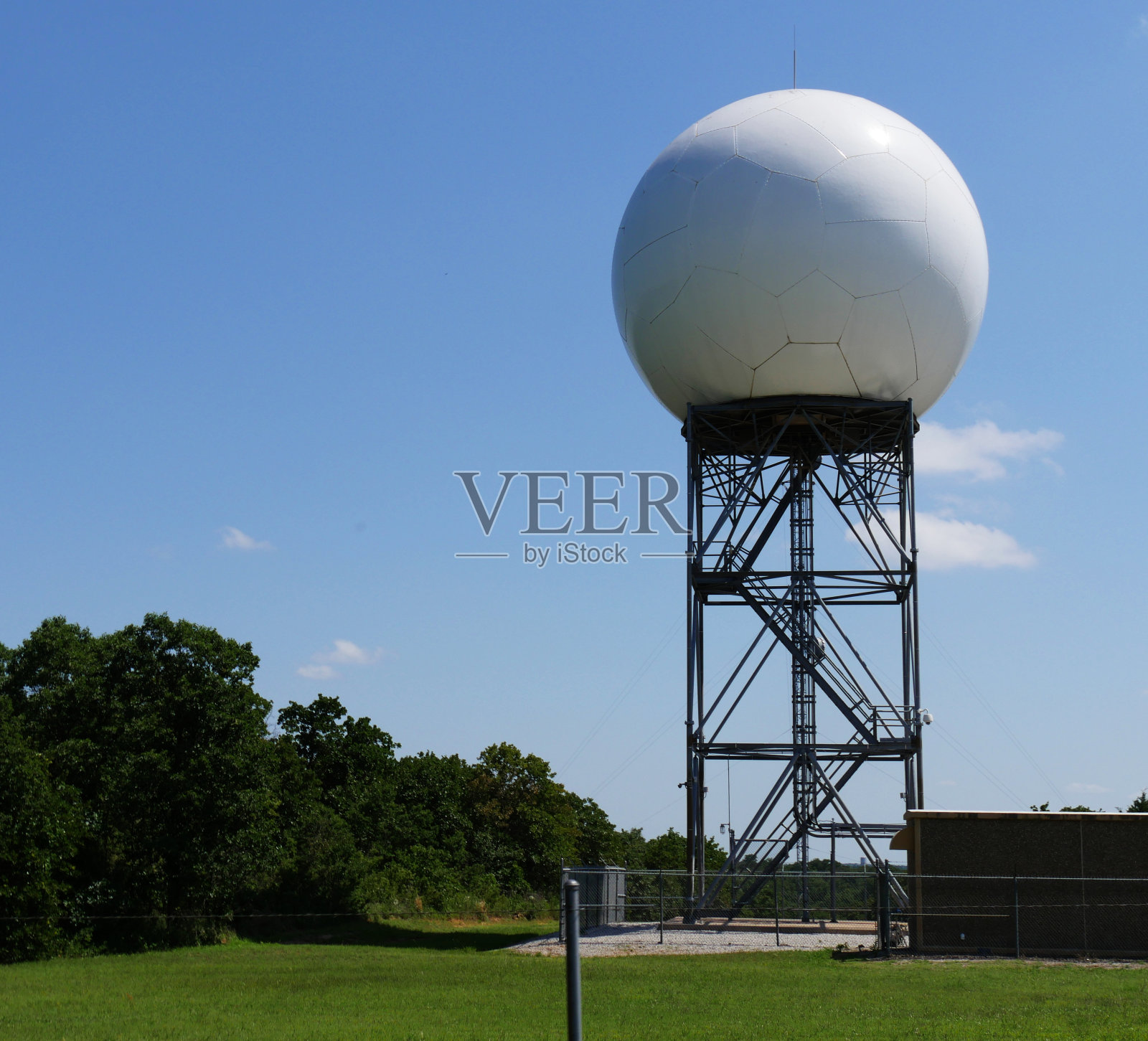 一个气象站的多普勒天气雷达照片摄影图片
