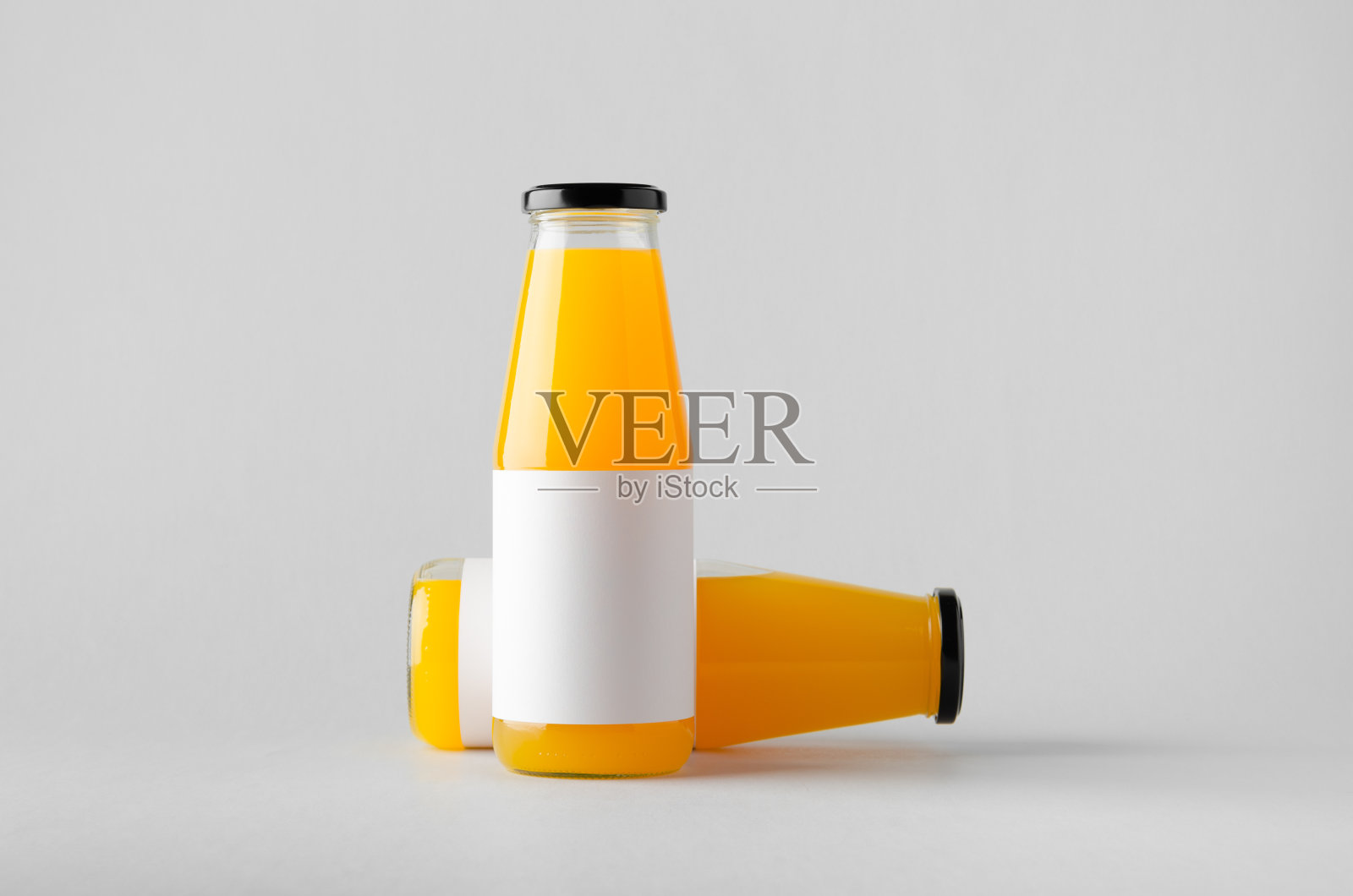 果汁瓶模型-两瓶。空白的标签照片摄影图片