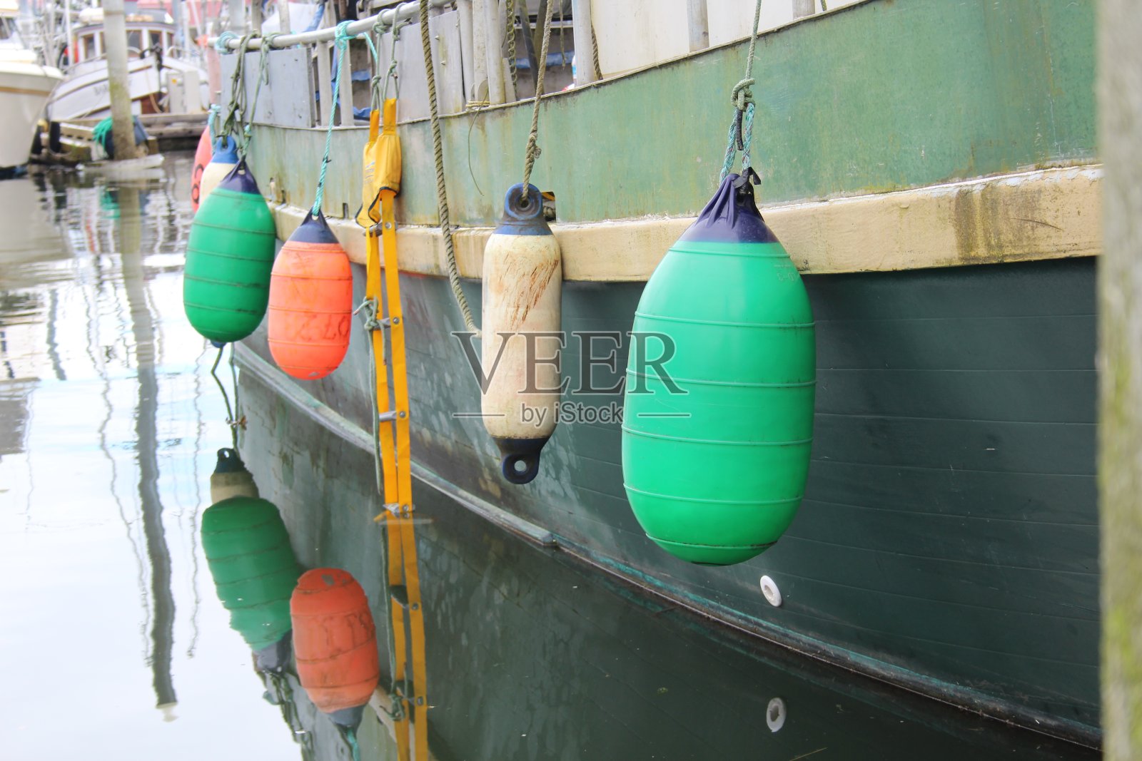 阿拉斯加彼得斯堡港的商业渔船照片摄影图片