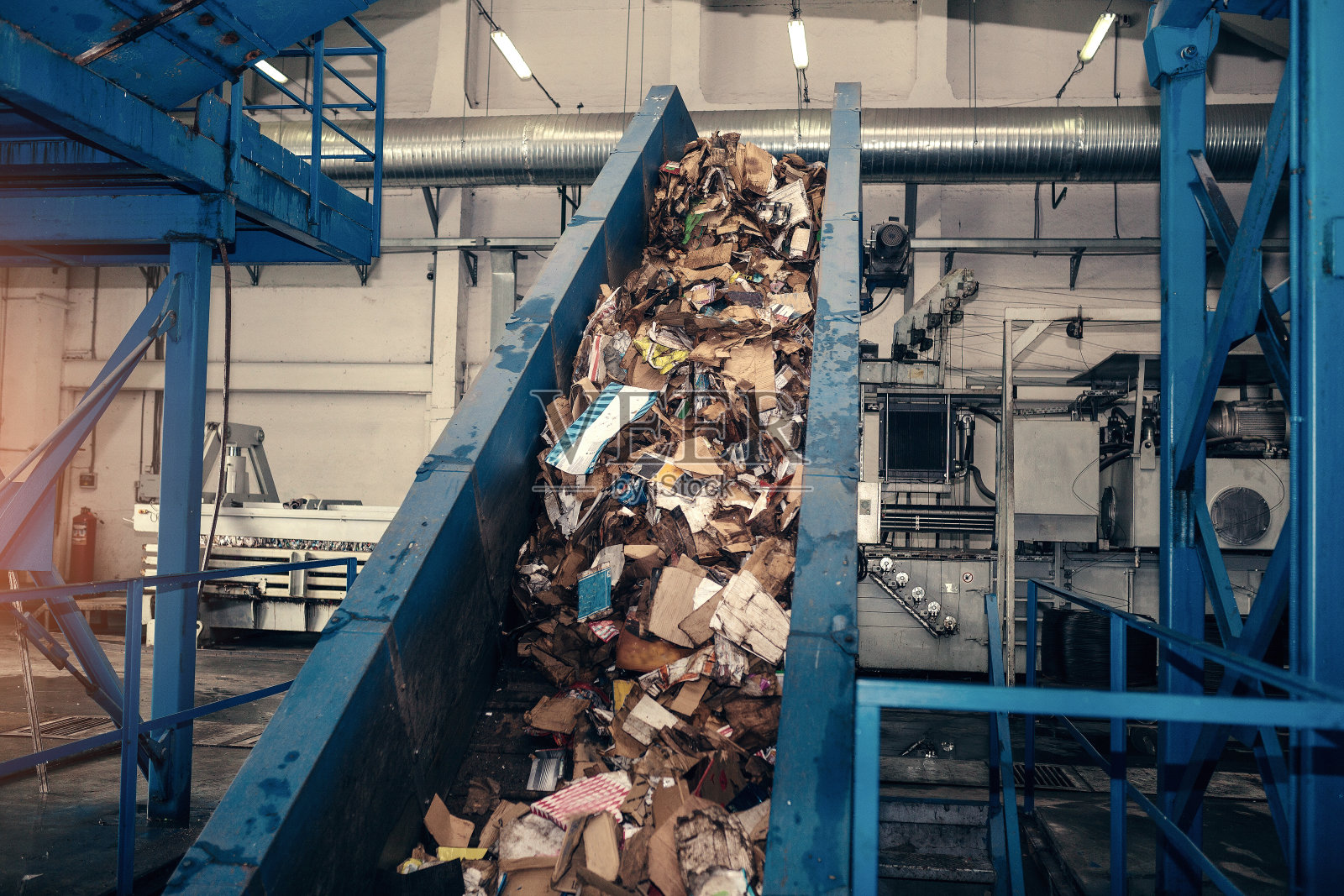 废物处理厂。工艺流程。废物循环再造及贮存以作进一步弃置。废物分类和处理业务。照片摄影图片