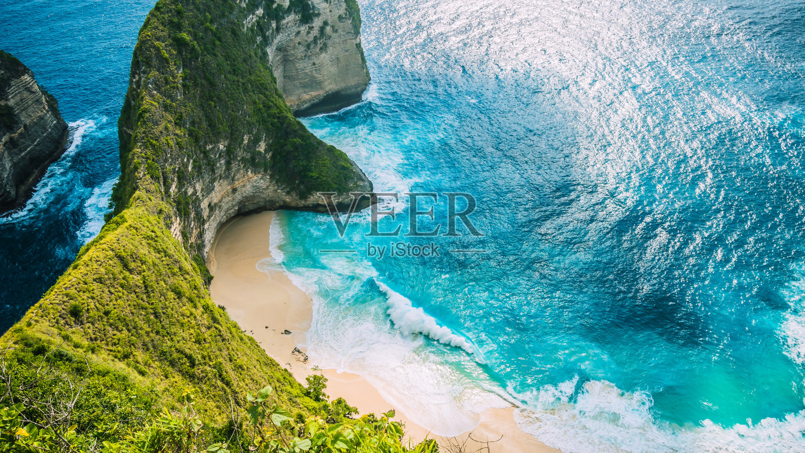 印度尼西亚巴厘岛努萨佩尼达岛上的曼塔湾或克林金海滩照片摄影图片