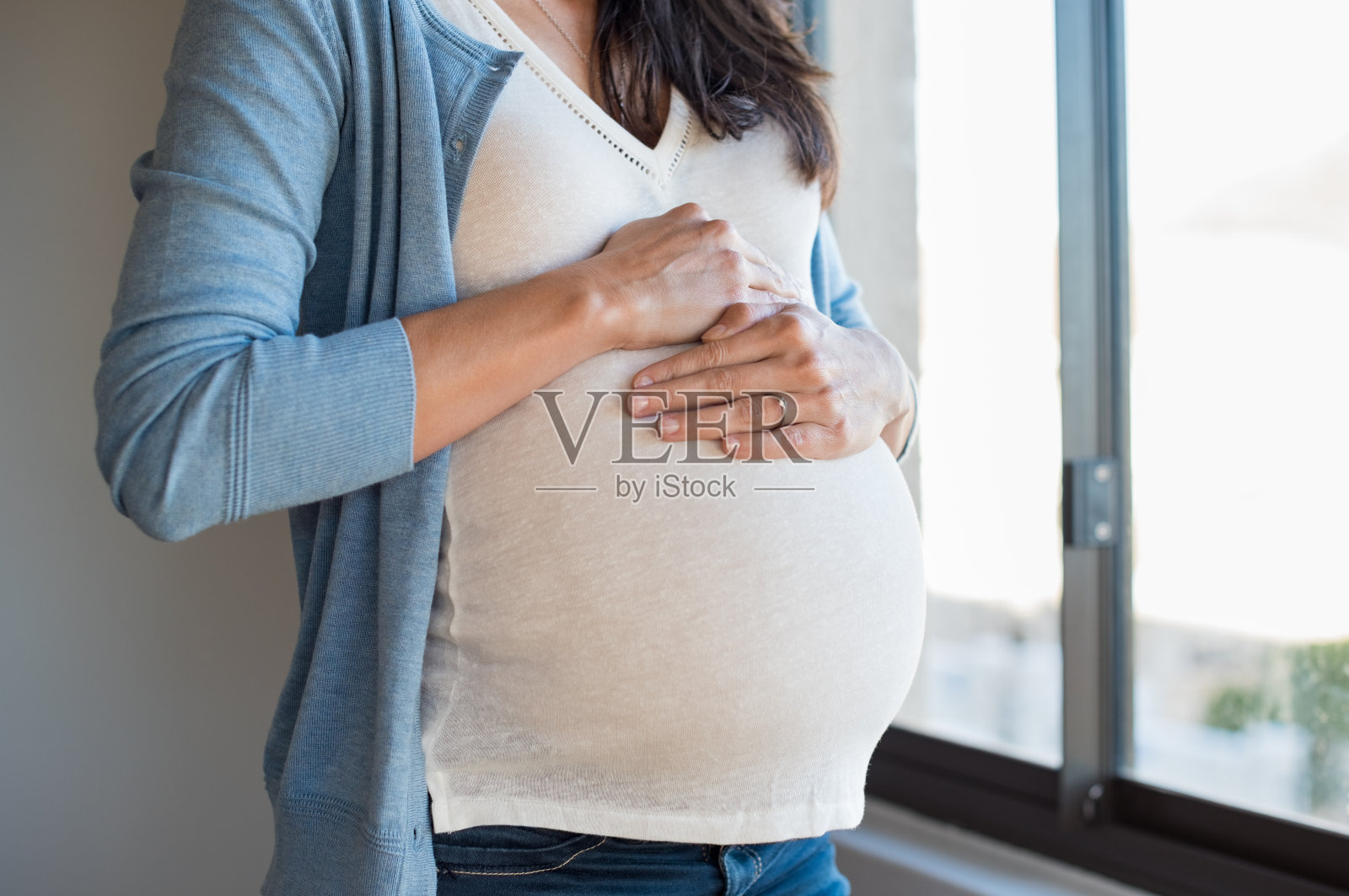 特写孕妇的肚子照片摄影图片