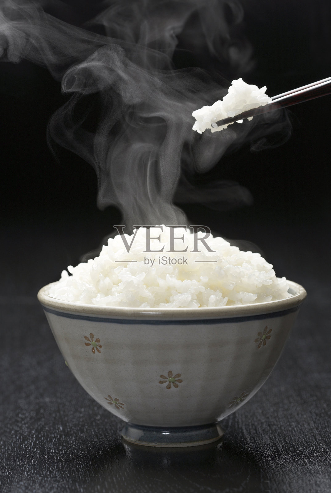 刚煮好的米饭照片摄影图片