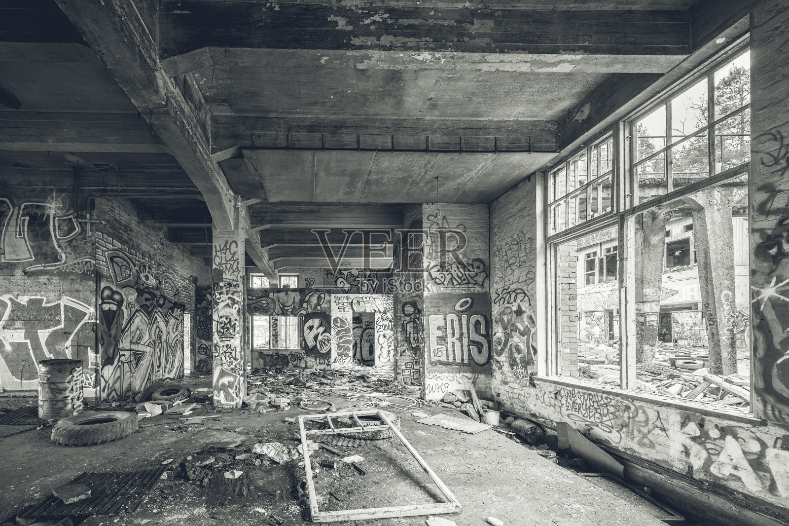 废弃的旧厂房照片摄影图片
