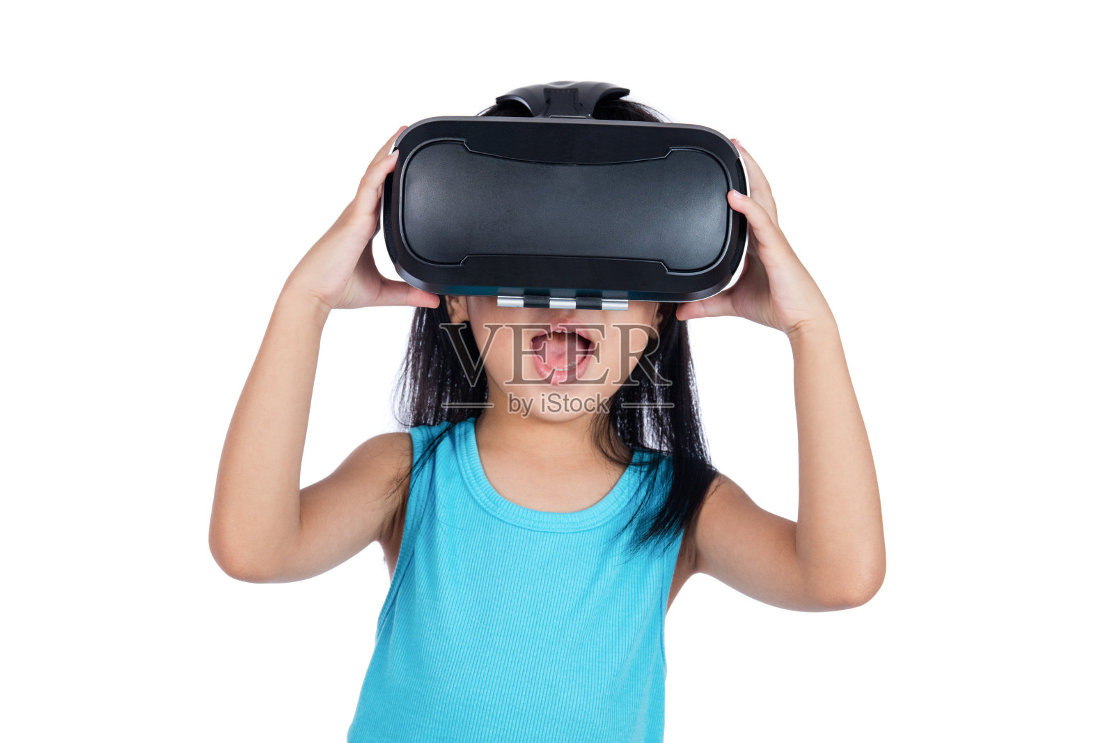 中国女孩通过VR眼镜体验虚拟现实照片摄影图片