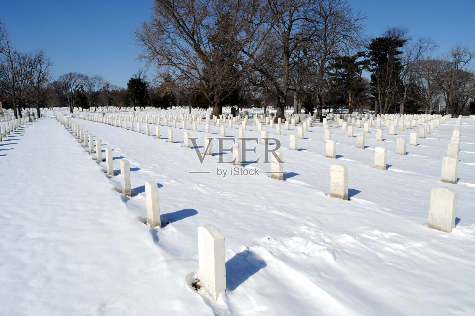 墓地在冬天照片摄影图片