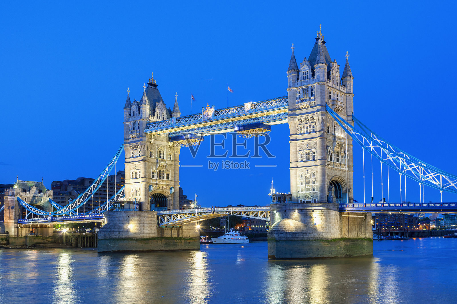 伦敦城，塔桥黄昏照片摄影图片
