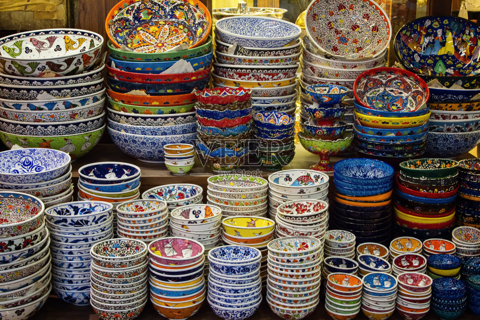 伊斯坦布尔大集市上的陶瓷商店照片摄影图片