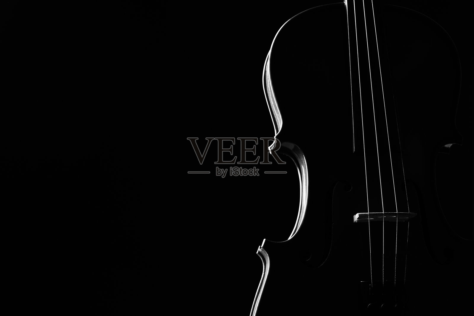 古典乐器小提琴的特写。照片摄影图片