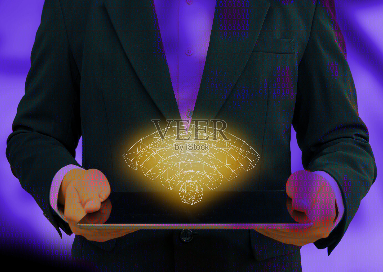 物联网概念、金融科技概念图像、手持平板电脑的男士套装、抽象二进制代码背景的Wifi图标。照片摄影图片