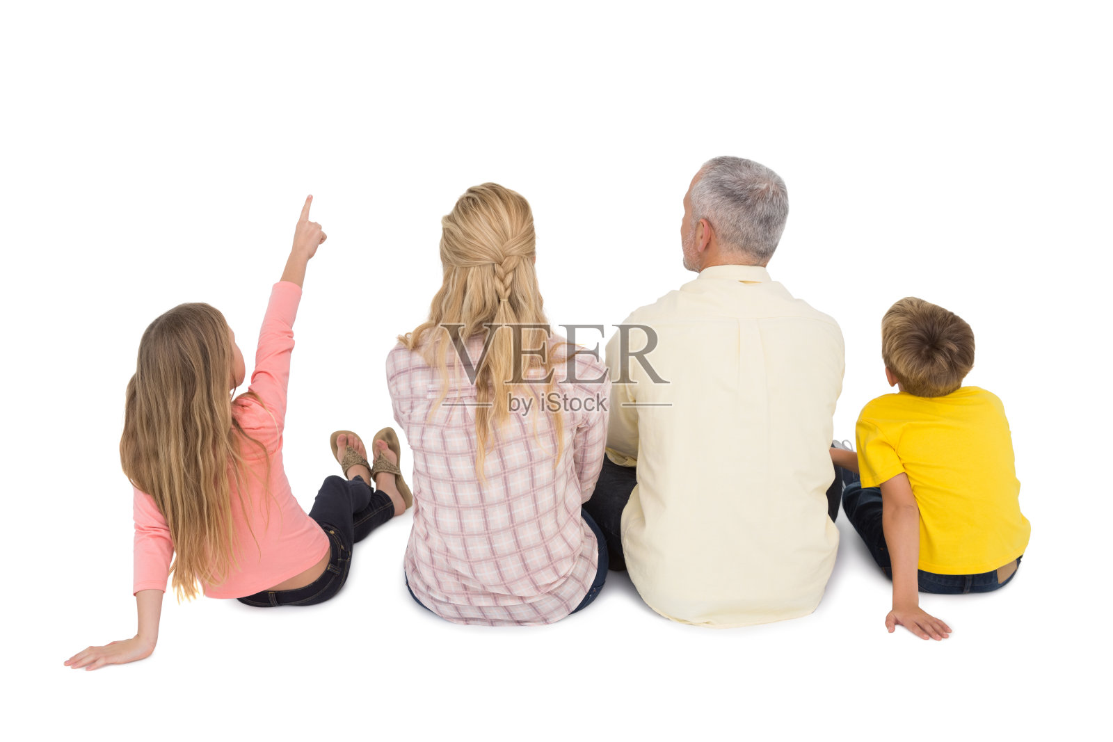 幸福的家庭坐在一起指指点点照片摄影图片
