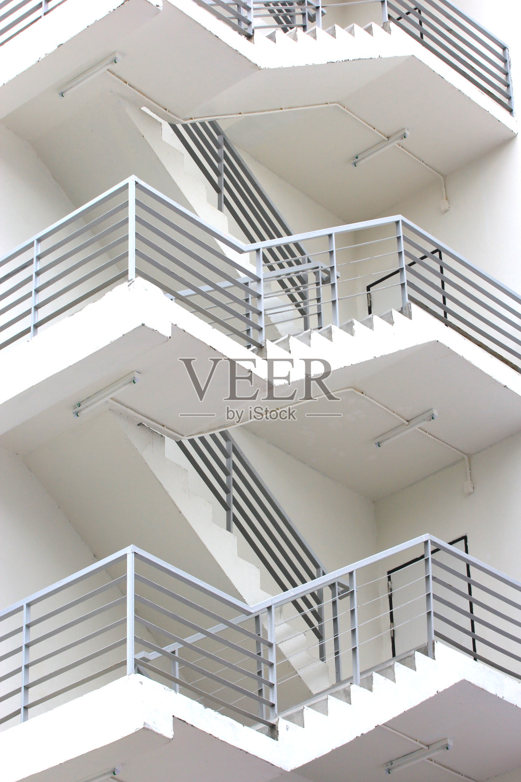 空旷的现代建筑楼梯照片摄影图片