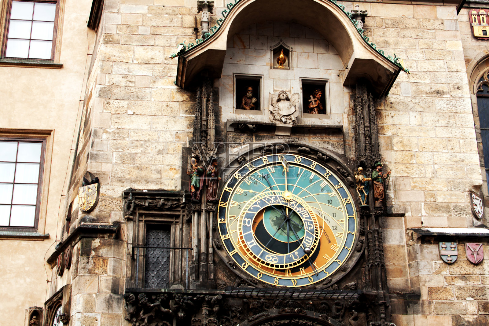布拉格老城广场上著名的天文钟照片摄影图片