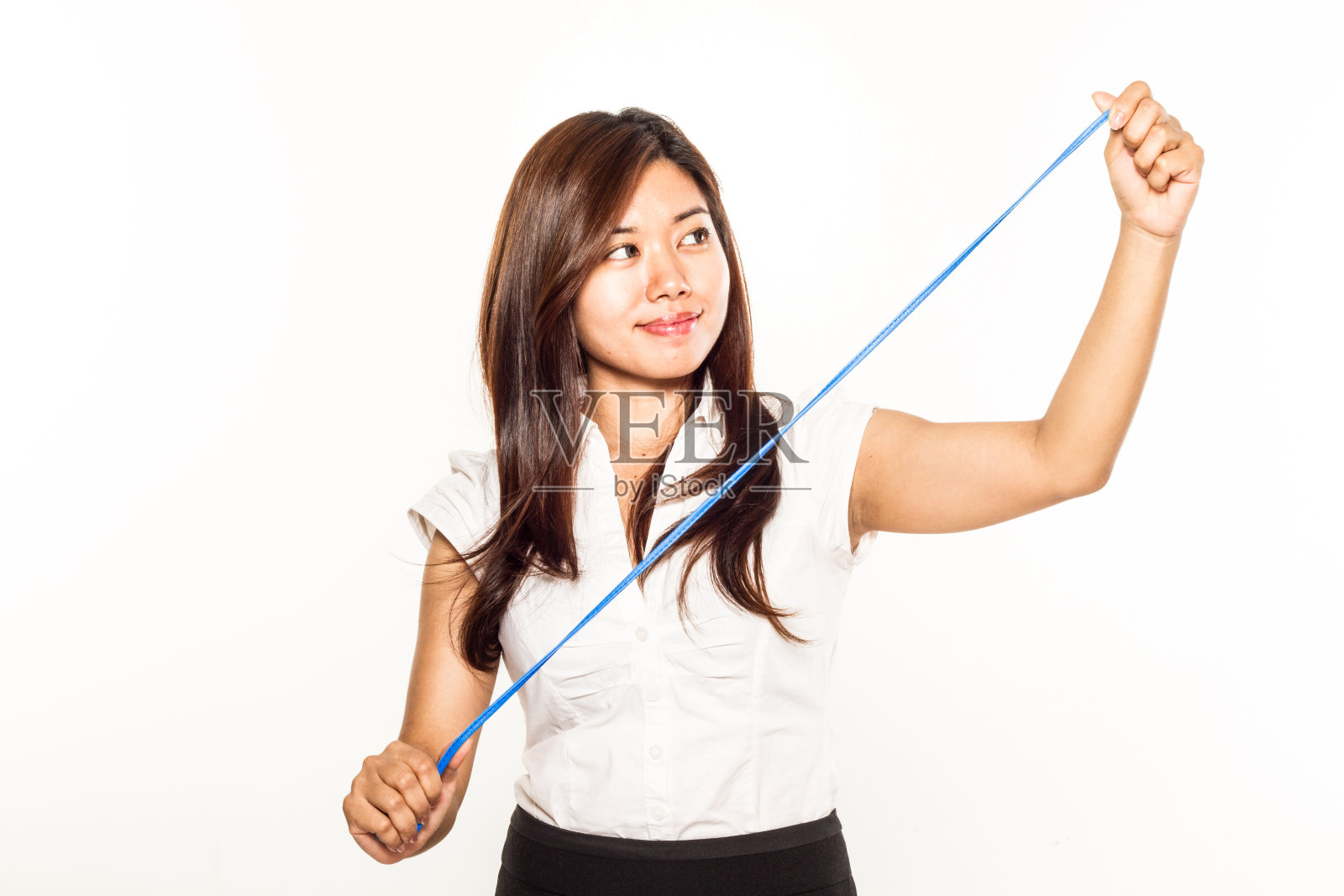 年轻的亚洲女人用绳子照片摄影图片